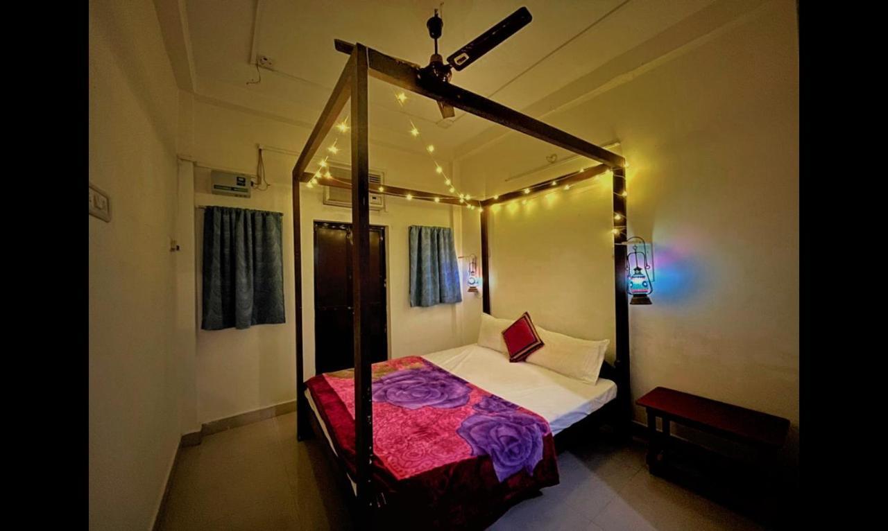 Madsquad Varanasi - Dorms & Rooms Exterior photo