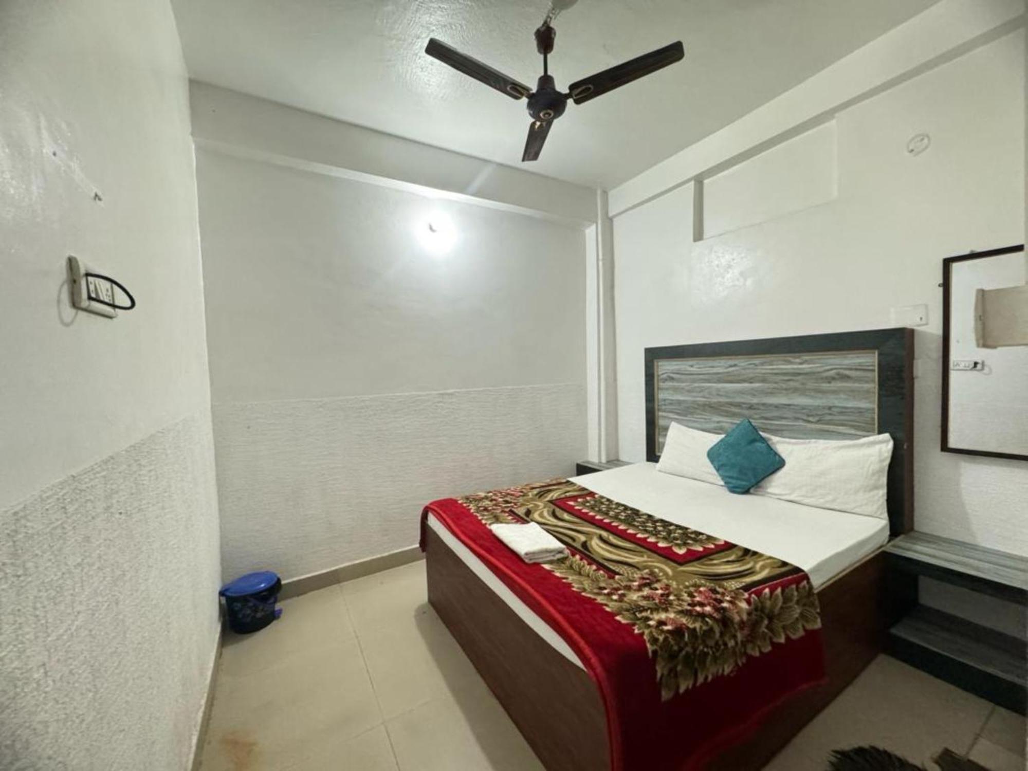 Madsquad Varanasi - Dorms & Rooms Exterior photo