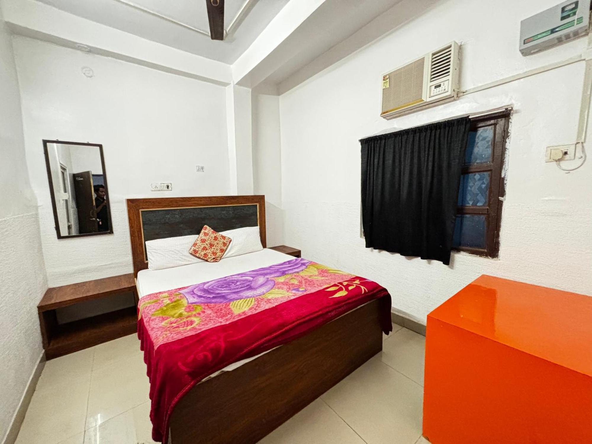 Madsquad Varanasi - Dorms & Rooms Exterior photo