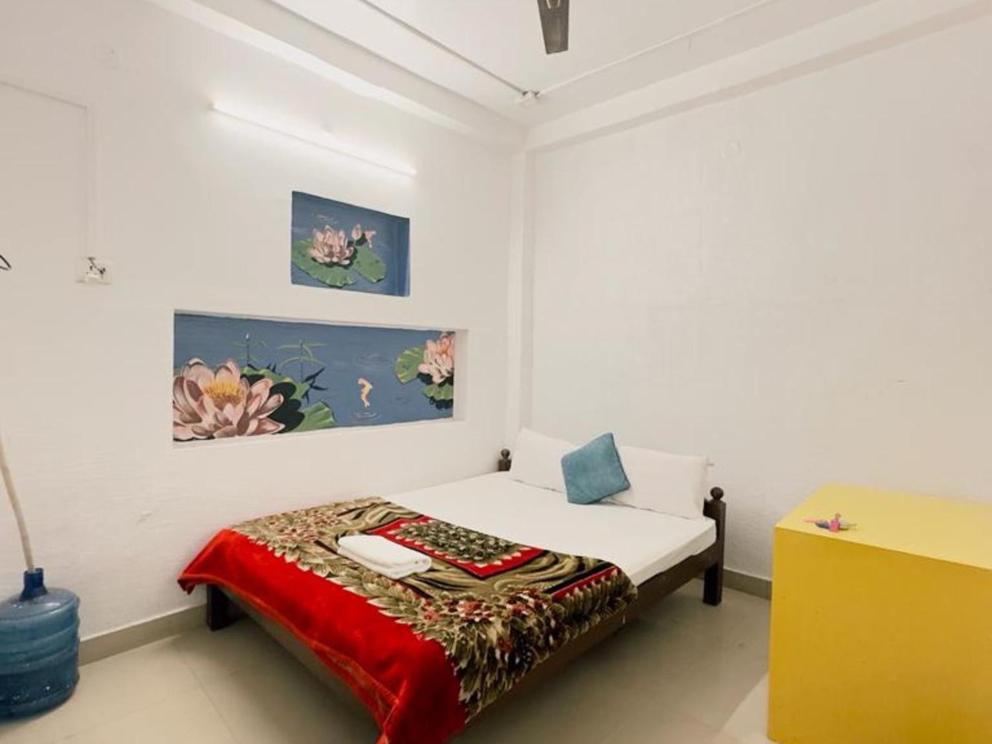 Madsquad Varanasi - Dorms & Rooms Exterior photo